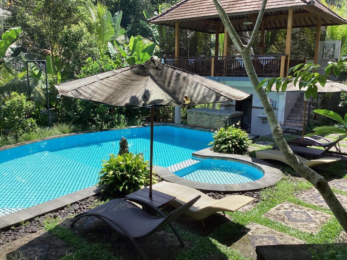 Khrisna Hs And Gasthuis Sidemen (Bali)