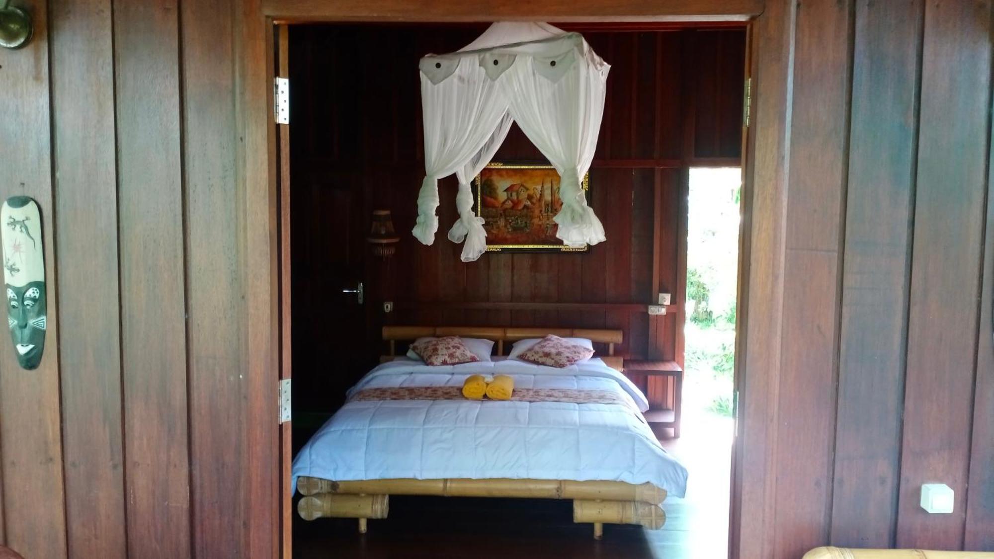 Gasthuis Khrisna Hs And Sidemen (Bali)