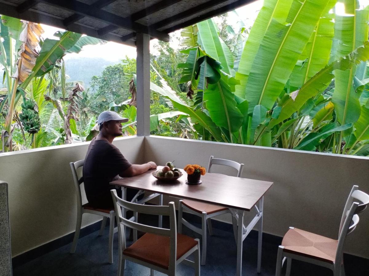Gasthuis Khrisna Hs And Sidemen (Bali)